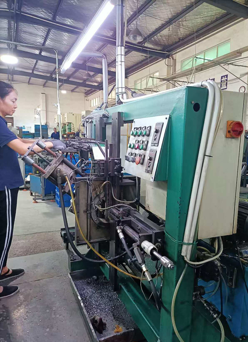 Dafeng Mingyue a organisé une formation sur la sécurité pour le processus de poinçonnage